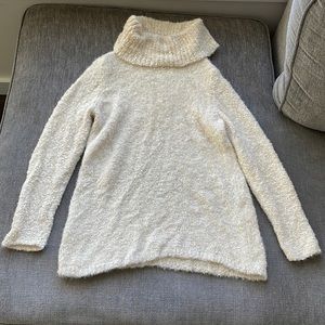 Cream colored Chico’s turtleneck size 0.